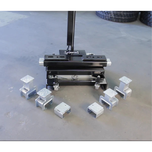 Cric de levage dextr&eacute;mit&eacute; par pare-chocs, Capacit&eacute; de 12 tonne(s), 8" - 15-3/4" h The Estey Group