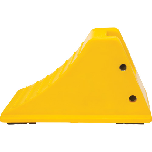 Cales de roue avec surface antid&eacute;rapante en caoutchouc, Polyur&eacute;thane, Jaune, 11-1/4" la x 21" p x 12-1/4" h The Estey Group