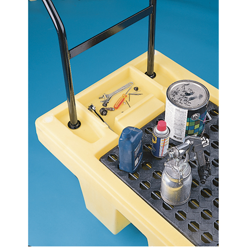 Chariots Poly-Spillcart, 66,5" lo x 29" la x 43,9" h, Cap. de d&eacute;versement 57 gal. US The Estey Group