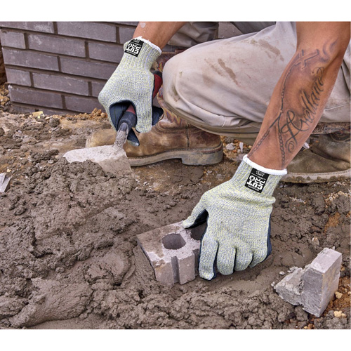 Gants r&eacute;sistants aux coupures Hero, Taille Petit/7, Calibre 7, Enveloppe en Acier inoxydable/Kevlar/PEHD, ANSI/ISEA 105 niveau 4 The Estey Group