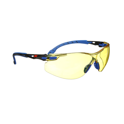 Lunettes de s&eacute;curit&eacute; Solus avec lentilles Scotchgard, Lentille Ambr&eacute;e, Antibu&eacute;e, R&eacute;pond ou surpasse la norme CSA Z94.3 The Estey Group