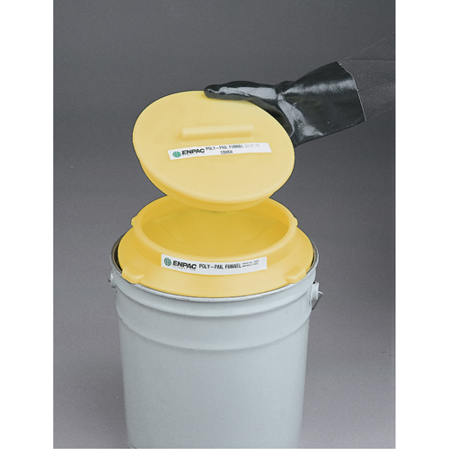 Couvercle pour entonnoirs Poly-Pail Funnel The Estey Group