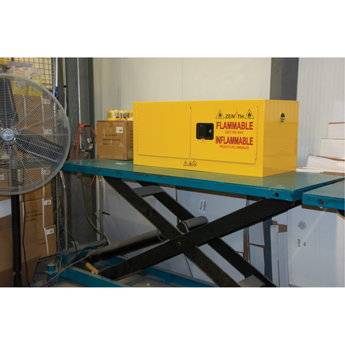 Armoire pour produits inflammables, 12 gal., 2 Porte(s), 43" La x 18" h x 18" p The Estey Group