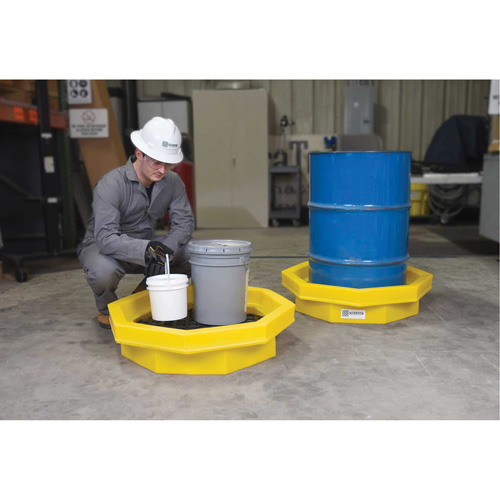 Ultra-Drum Tray avec grille, 32" lo x 32" la x 8,1" h, Cap. de d&eacute;versement 21,1 gal. US The Estey Group