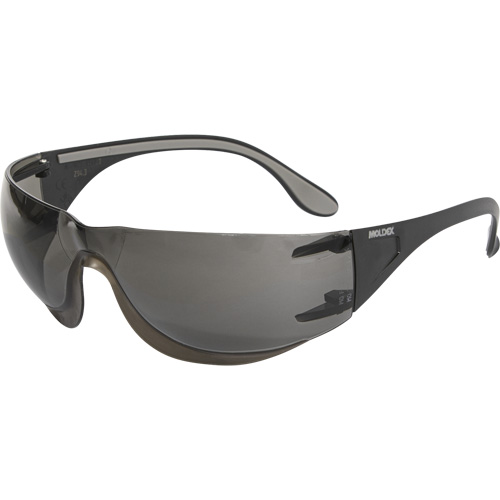 Lunettes de s&eacute;curit&eacute; Adapt, Lentille Fum&eacute;e, Antibu&eacute;e/Anti-&eacute;gratignures, ANSI Z87+/R&eacute;pond ou surpasse la norme CSA Z94.3 The Estey Group