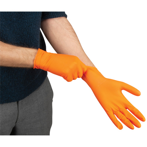 Gants d'examen de poids lourd &agrave; prise tactile, Petit, Nitrile, 8 mils, Sans poudre, Orange, Classe 2 The Estey Group