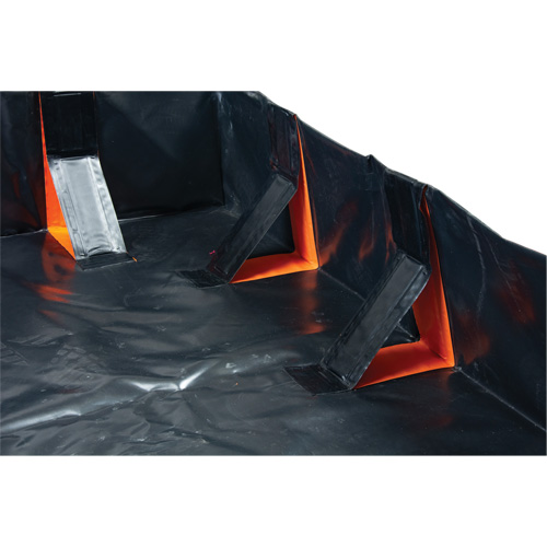 Berme d&eacute;ployable &agrave; mur IBX, Capacit&eacute; 1077 gal. US, 12' la x 12' lo x 12" h, Support &agrave; encliqueter The Estey Group