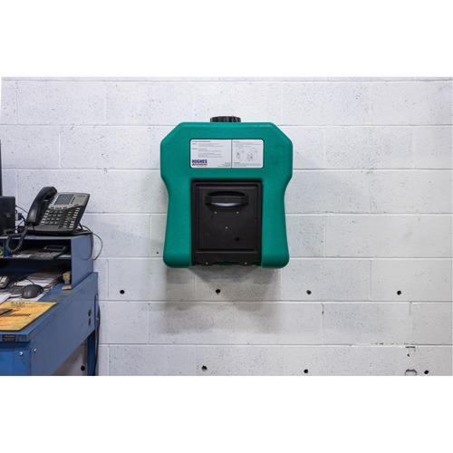 Poste de douche oculaire portable autonome, Aliment&eacute; par gravit&eacute;, Capacit&eacute; 16 gal., Conformit&eacute; ANSI Z358.1 The Estey Group