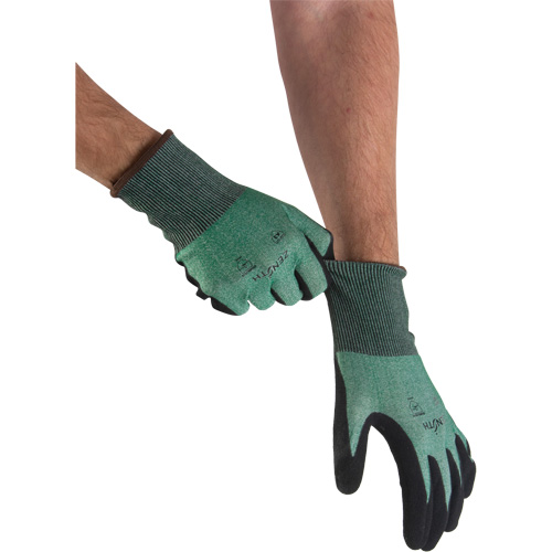 Gants l&eacute;gers et haute dext&eacute;rit&eacute; r&eacute;sistants &agrave; la coupe, Taille 8, Calibre 21, Rev&ecirc;tement Mousse de nitrile, Enveloppe en Acier inoxydable/PEHP, ASTM ANSI niveau A3 The Estey Group