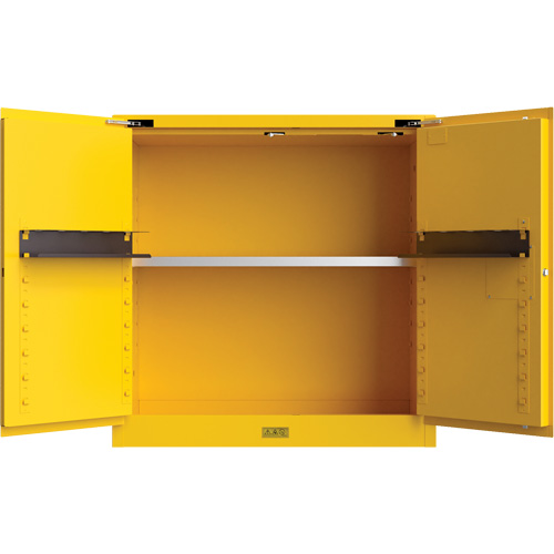 Armoire de s&eacute;curit&eacute; pour produits inflammables Utili-Guard+, 30 gal., 1 Porte(s), 43" La x 44" h x 22" p The Estey Group