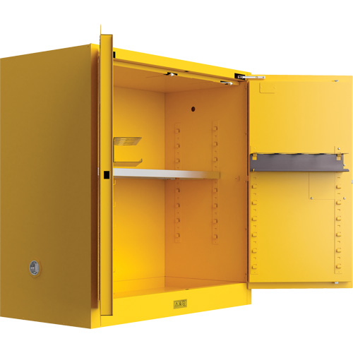 Armoire de s&eacute;curit&eacute; pour produits inflammables Utili-Guard+, 30 gal., 1 Porte(s), 43" La x 44" h x 22" p The Estey Group