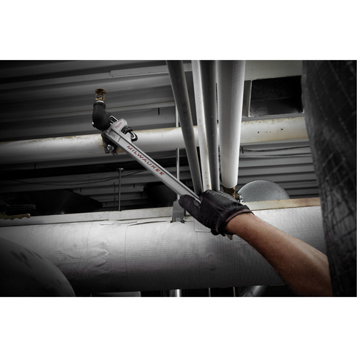 Cl&eacute; &agrave; tuyau avec manche Powerlength, Cap des m&acirc;choires 1-1/2", Longueur 10" The Estey Group