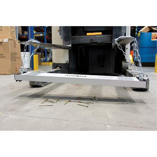 Balais de cour magn&eacute;tique, 36" la The Estey Group