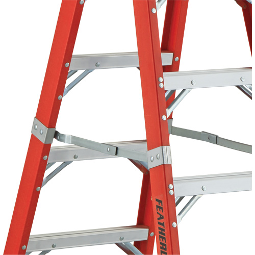 6600 AA Series Industrial Extra Heavy-Duty 2-Way Stepladders, Fibreglass, 375 lbs. Capacity, 4' The Estey Group