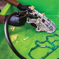 Nettoyant et d&eacute;graissant naturel CB 100 ALU, Bouteille &agrave; g&acirc;chette The Estey Group