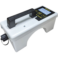 V&eacute;rificateur de perche aliment&eacute; par batterie The Estey Group