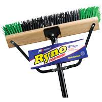 Balai-brosse &agrave; manche renforc&eacute; Ryno, 18", Ferme, Soies PVC The Estey Group