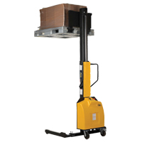 Gerbeur motoris&eacute; avec m&acirc;t &eacute;troit, Fonctionnement &eacute;lectrique, Capacit&eacute; 1500 lb, Lev&eacute;e max 98" The Estey Group