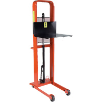 Gerbeur hydraulique &agrave; plateforme, M&eacute;canisme Pompe au pied, Capacit&eacute; de 1000 lb, Levage max de 80" The Estey Group