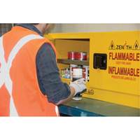 Armoire pour produits inflammables, 12 gal., 2 Porte(s), 43" La x 18" h x 18" p The Estey Group