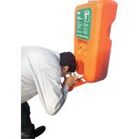 Poste de douche oculaire portable autonome, Aliment&eacute; par gravit&eacute;, Capacit&eacute; 10 gal., Conformit&eacute; ANSI Z358.1 The Estey Group