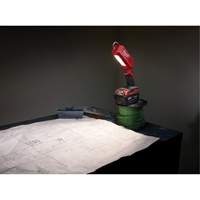 B&acirc;ton lumineux M18, Crochet, Rechargeable, 300 lumens The Estey Group