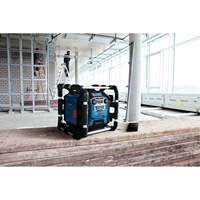 Radio de chantier avec Bluetooth 5.0 et station dalimentation, Lithium-ion, 18 V The Estey Group